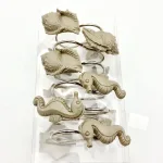 Куки за завеси за душ