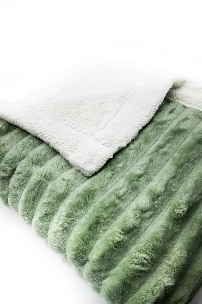 Fluffy blanket - Image 2