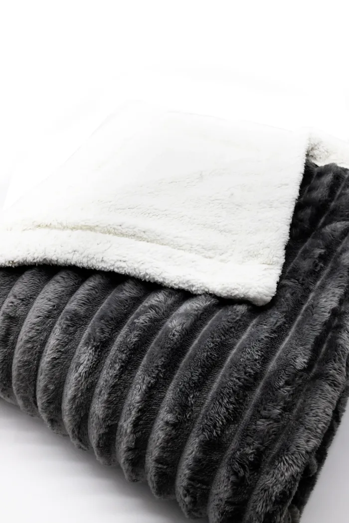 Fluffy blanket - Image 2