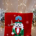 Коледна декоративна възглавница - лешникотрошач