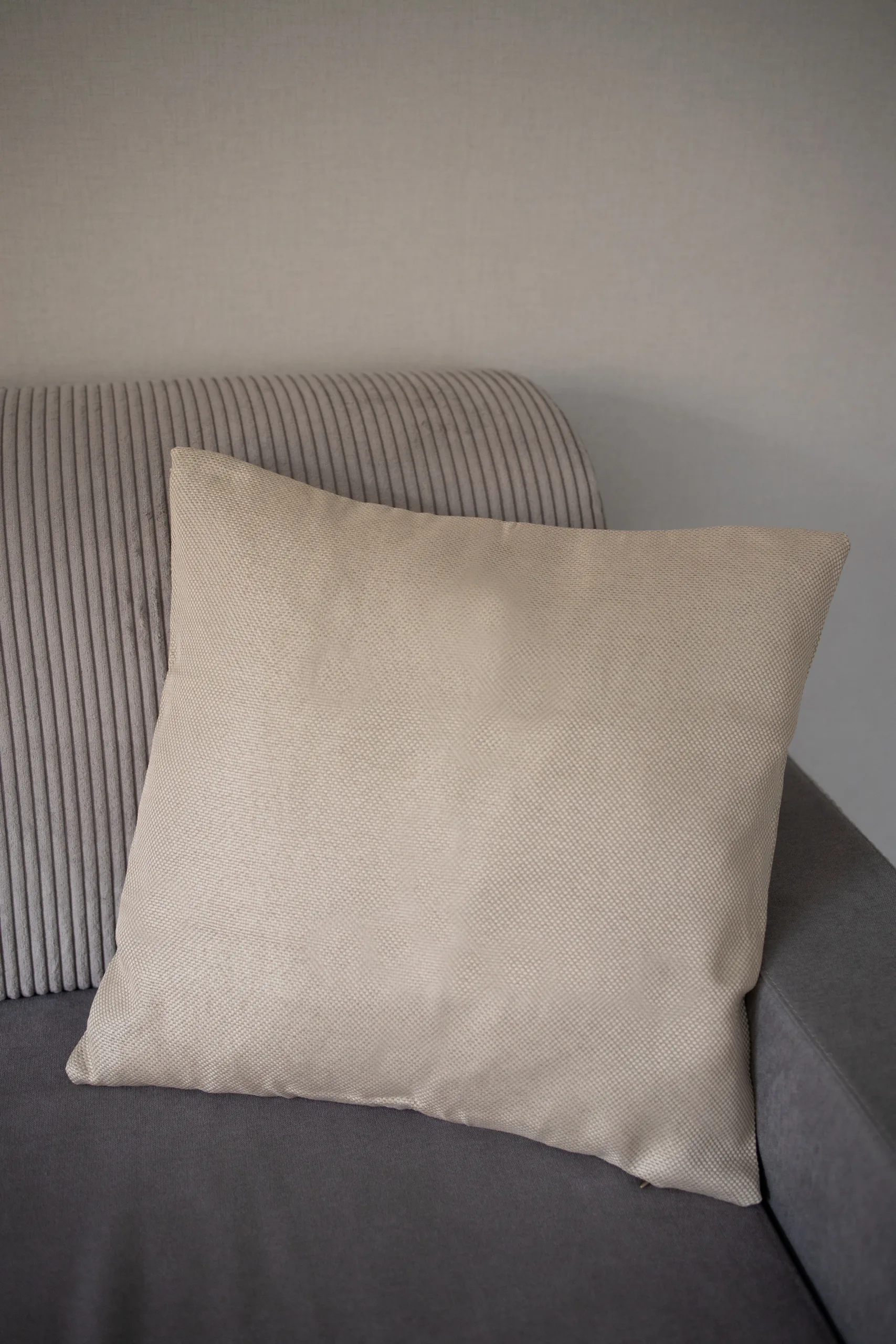 V692-50х50-9.50lv Pillow - Image 1