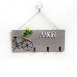 Дървена закачалка