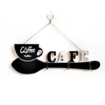 Дървена закачалка