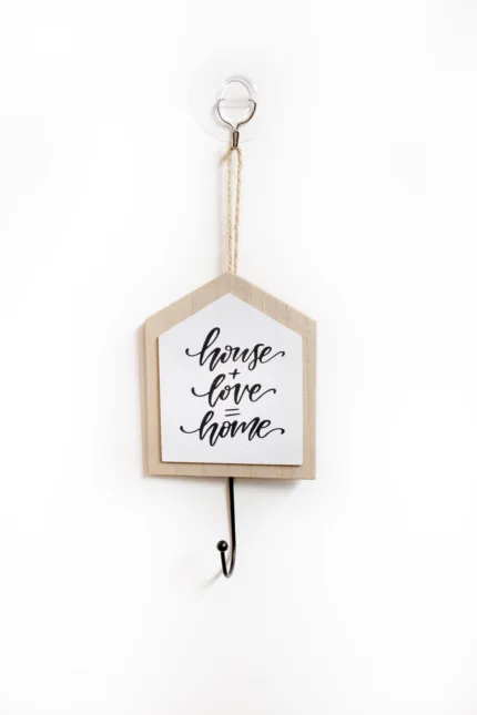 Дървена закачалка