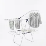 Horizontal clothes drying rack