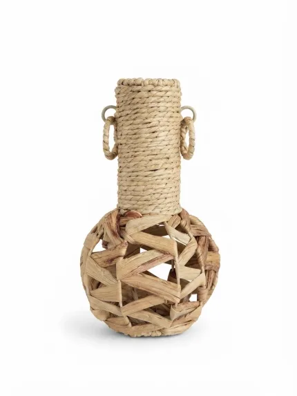 Straw vase